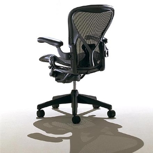 Herman Miller Aeron,  PostureFit кресло