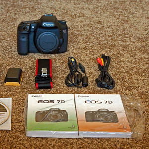 Canon EOS 7D Digital SLR Camera with Canon EF 28-135mm IS lens