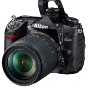 Продам Nikon D7000 18-105VR Kit