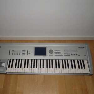 Продам синтезатор Korg Triton Classic (Made in Japan) 