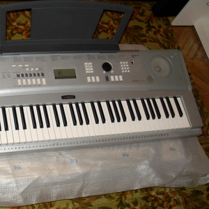 Продаю новый Синтезатор Yamaha DGX-220