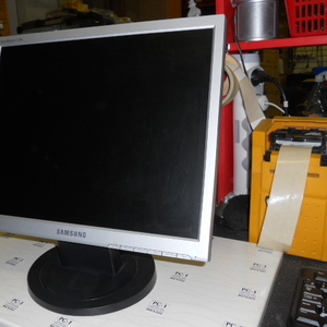 Продам TFT LCD монитор Samsung SyncMaster 720n