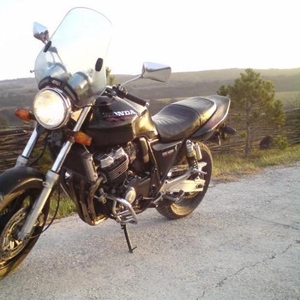 Продам  мотоцикл HONDA CB400SF