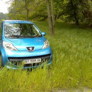 Продам срочно автомобиль Peugeot 107 