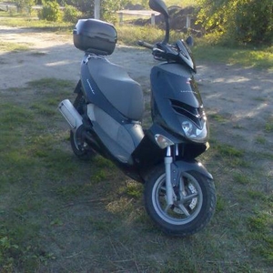 Продам скутер Aprilia Leonardo 150. 