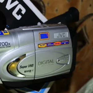 Продается новая видеокамера JVC GR-SX26E