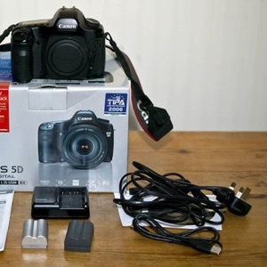 Canon EOS 5D Mark II Digital SLR Camera with Canon EF 24-105mm IS len